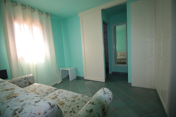 Room 34 of 40