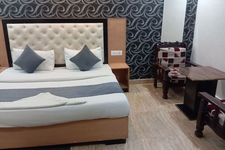 Room 12 of 33