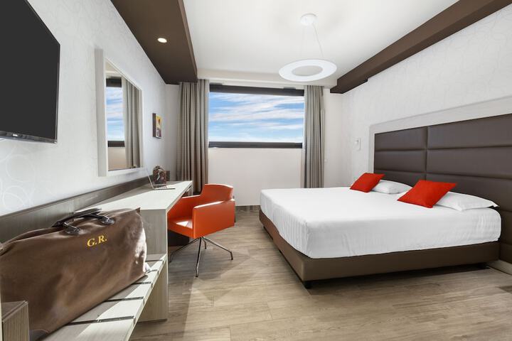 Room 32 of 155