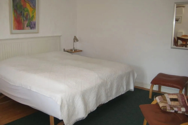 Room 4 of 10