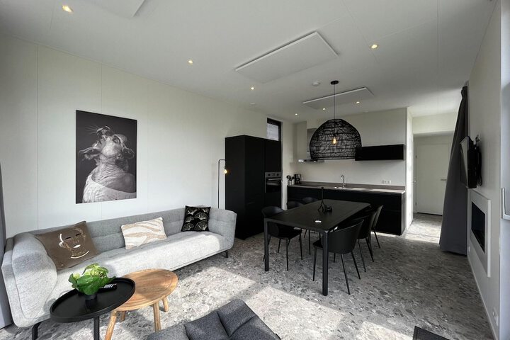 Room 8 of 37