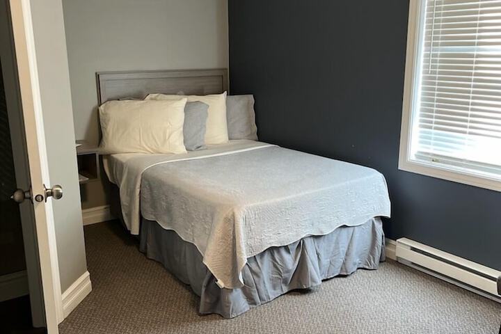 Room 8 of 28