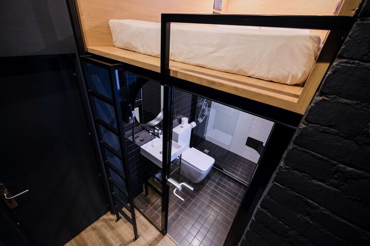 Room 30 of 53