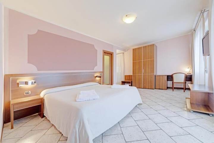 Room 11 of 29