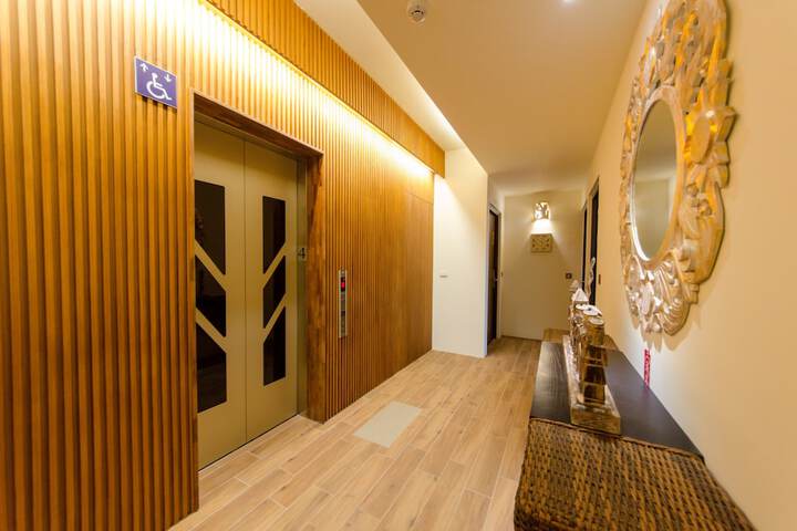 Ballroom/Hall 99 of 116