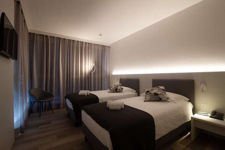 Room 18 of 48