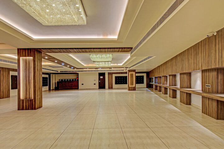 Ballroom/Hall 1 of 4