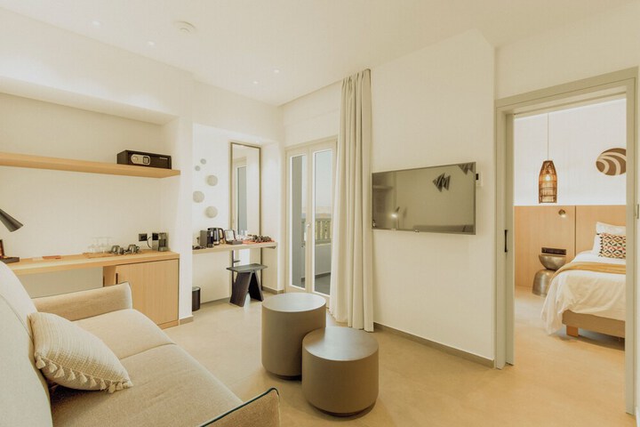 Room 43 of 80