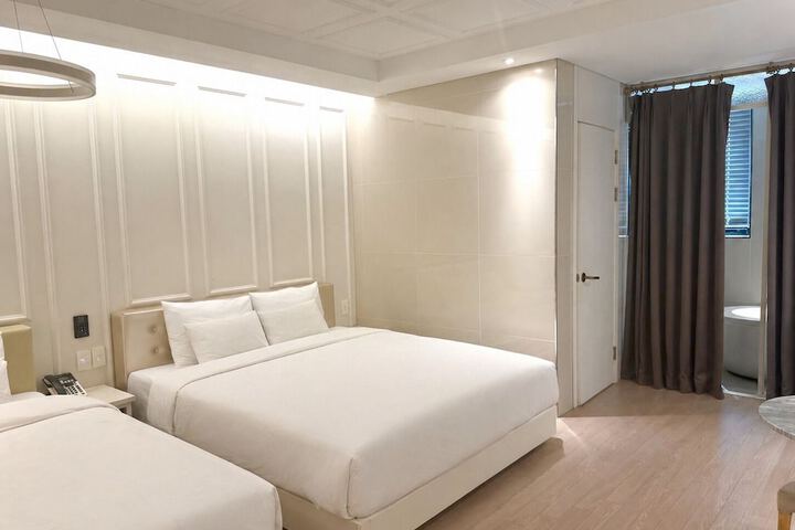 Room 46 of 87