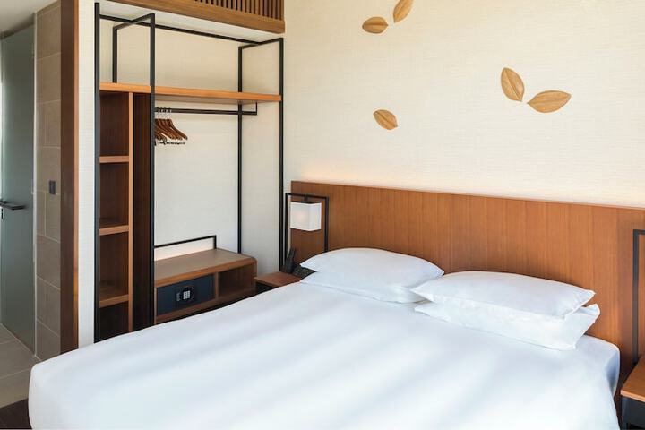 Room 14 of 184