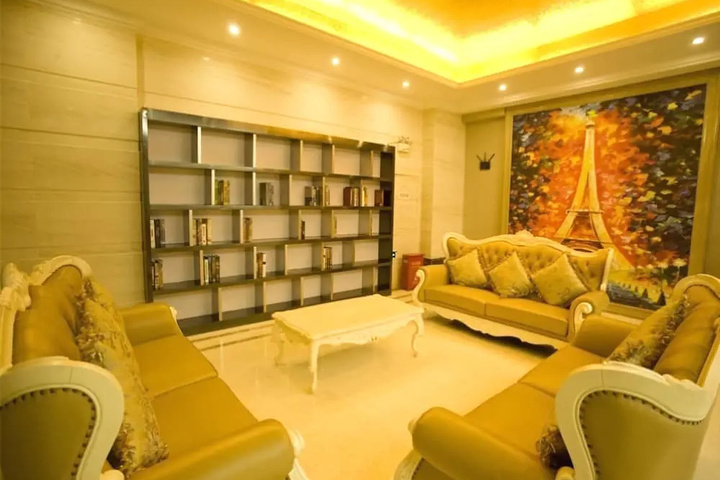 Room 14 of 16