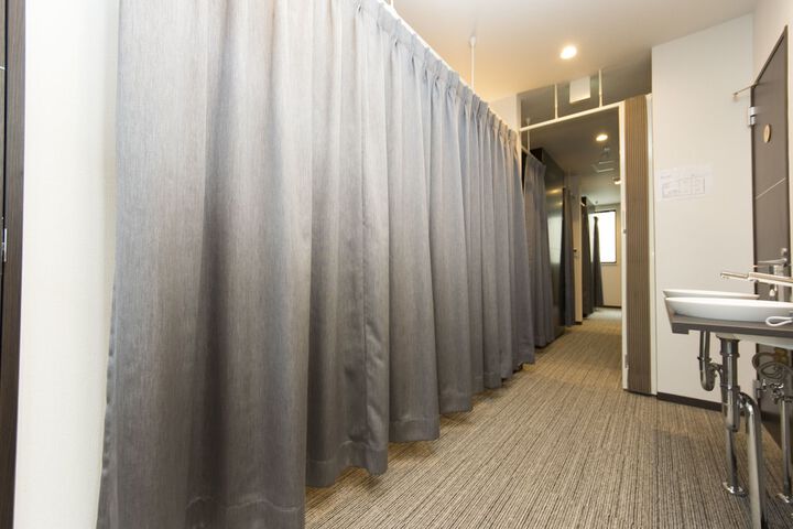 Room 8 of 42