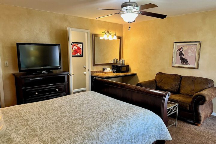 Room 26 of 77