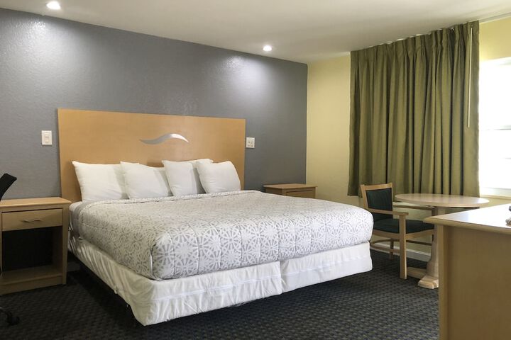 Room 3 of 35
