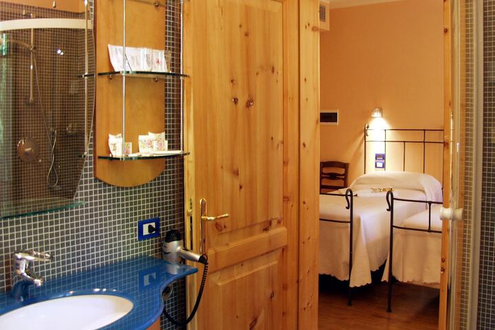 Room 30 of 75