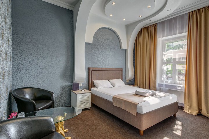 Room 5 of 48