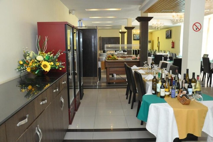Dining 38 of 62