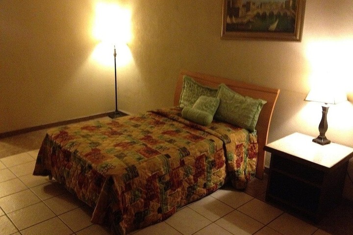 Room 2 of 10