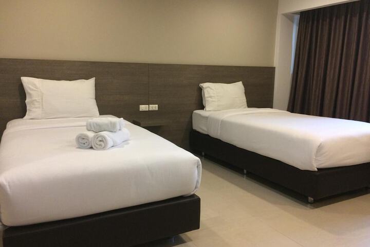 Room 12 of 34