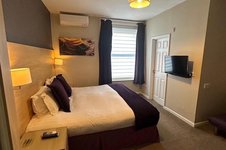 Room 45 of 193