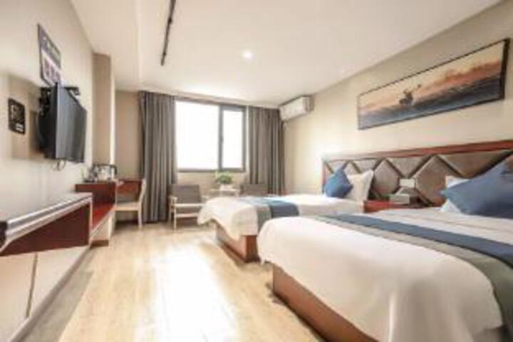 Room 4 of 6