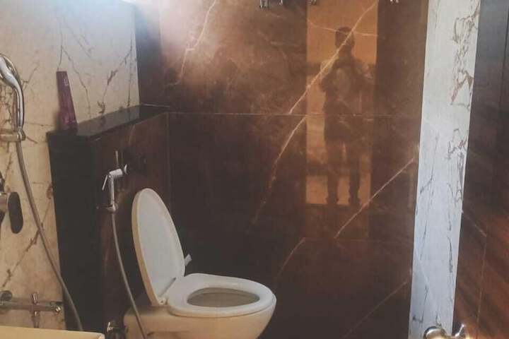 Room 24 of 28