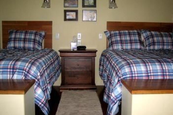 Room 6 of 9