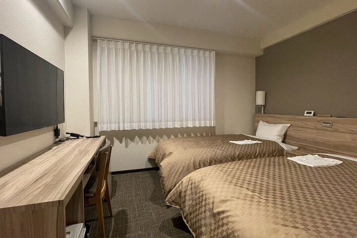 Room 11 of 18