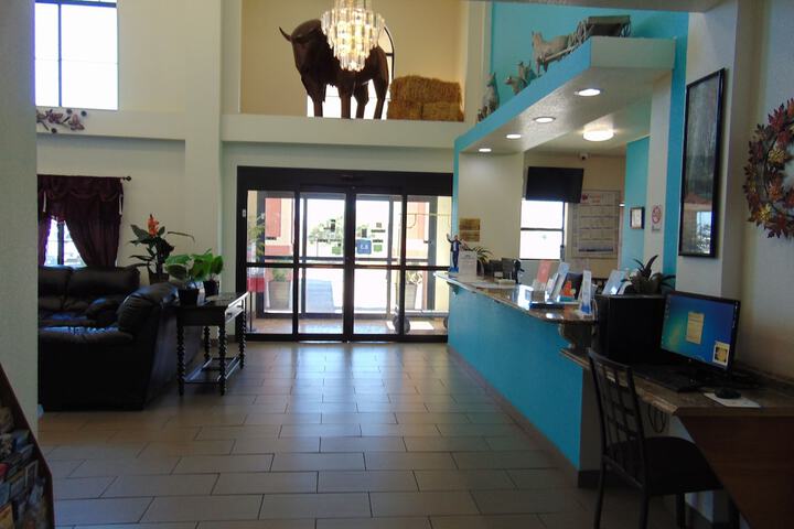 Lobby lounge