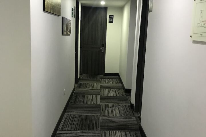 Ballroom/Hall 40 of 44