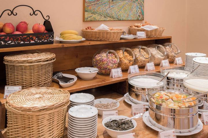 Breakfast/Coffee Service 32 of 40