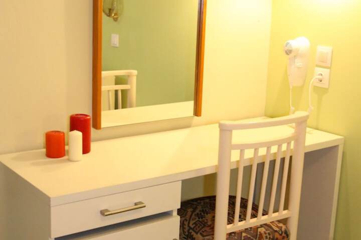 Room 9 of 106