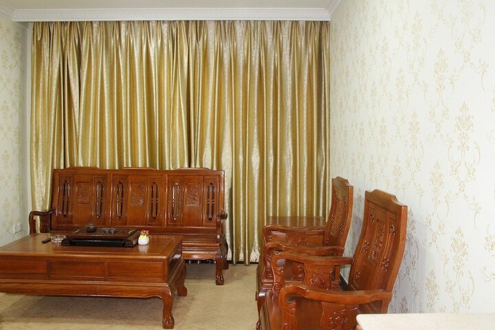 Room 9 of 12