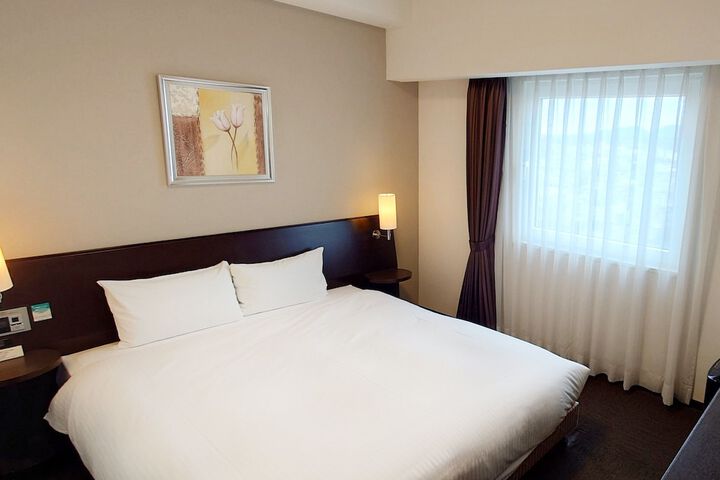 Room 7 of 32
