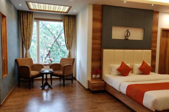 Room 2 of 10