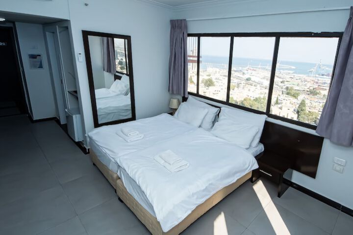 Room 33 of 123