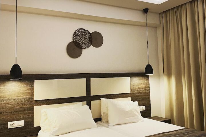 Room 4 of 27