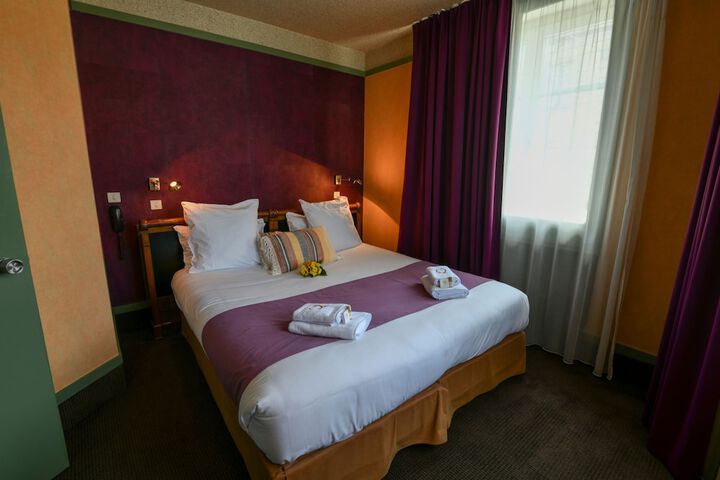 Room 33 of 61