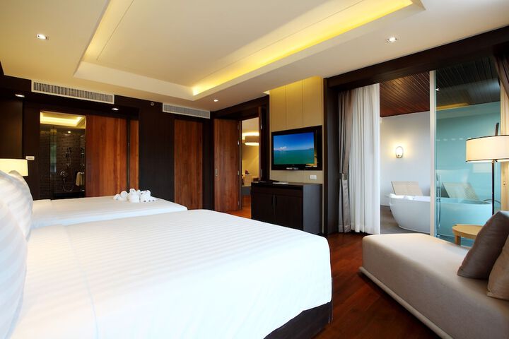 Room 6 of 77