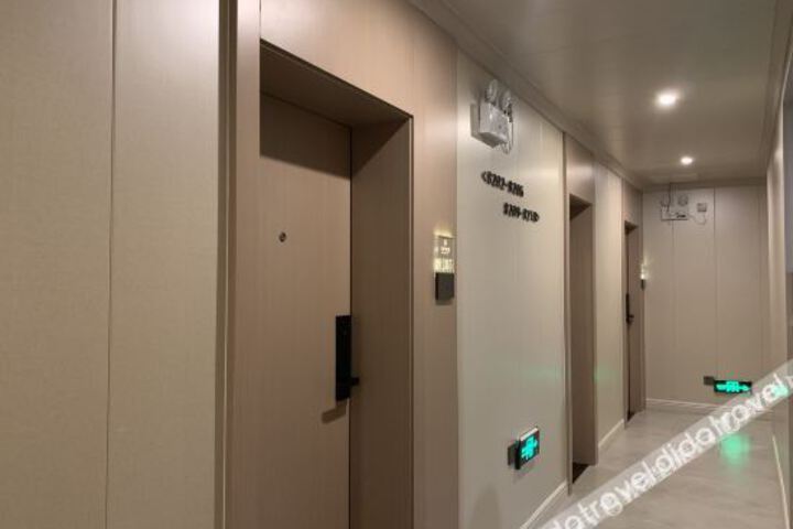 Hotel Interior 18 of 25