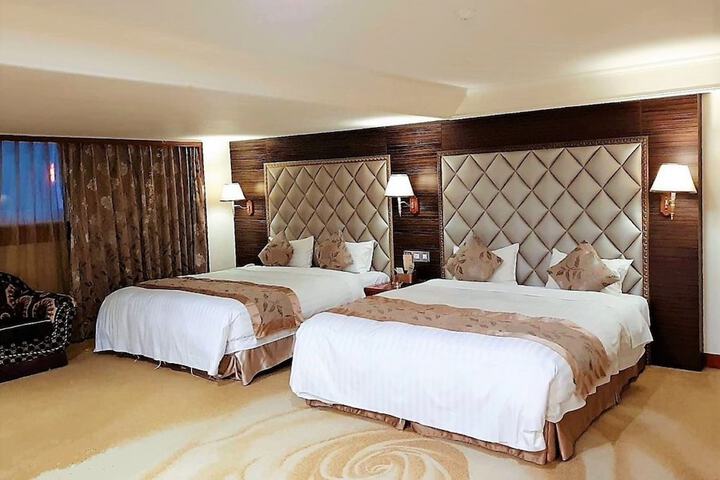 Room 27 of 81