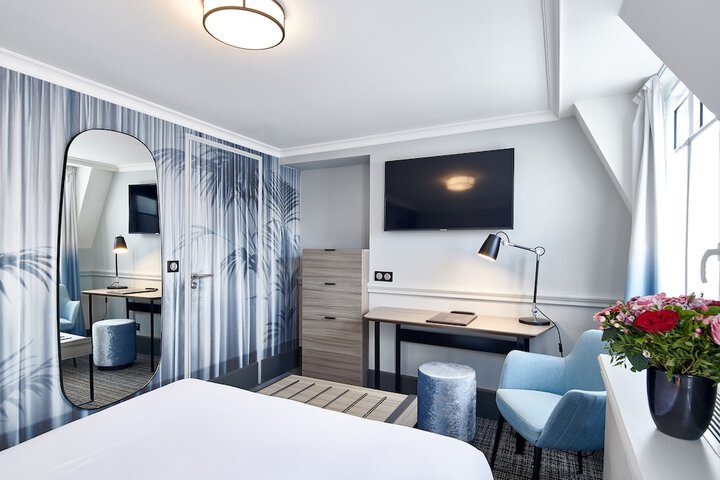 Room 14 of 32