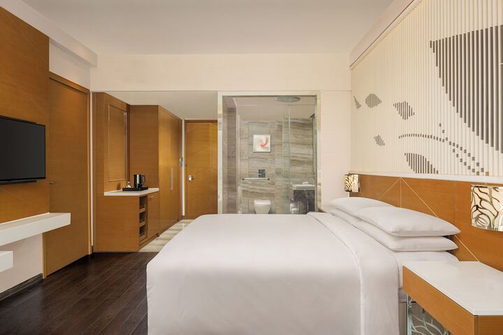 Room 22 of 48