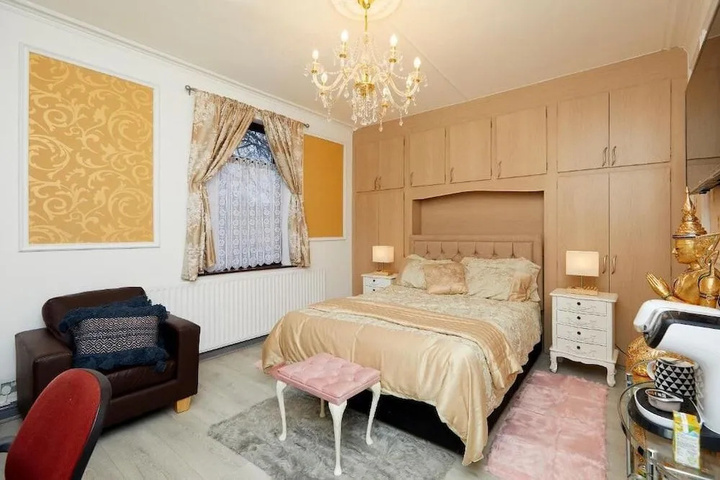 Room 3 of 9