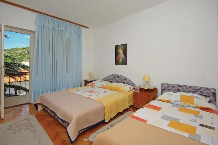 Room 2 of 21