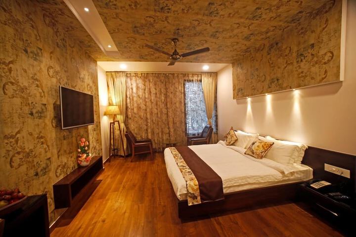 Room 7 of 25