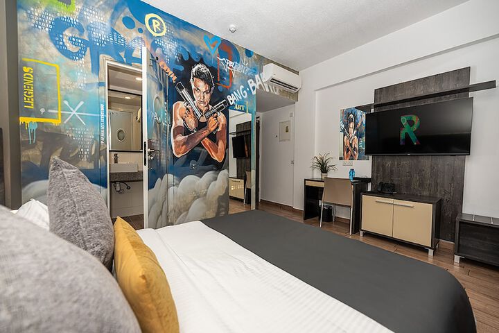 Room 65 of 216