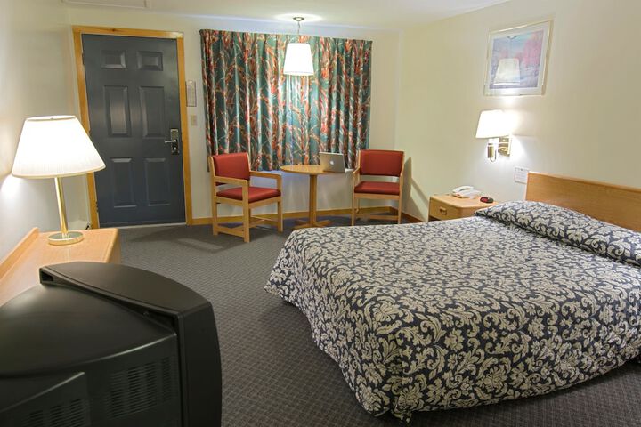 1 King Bed (1 of 4)