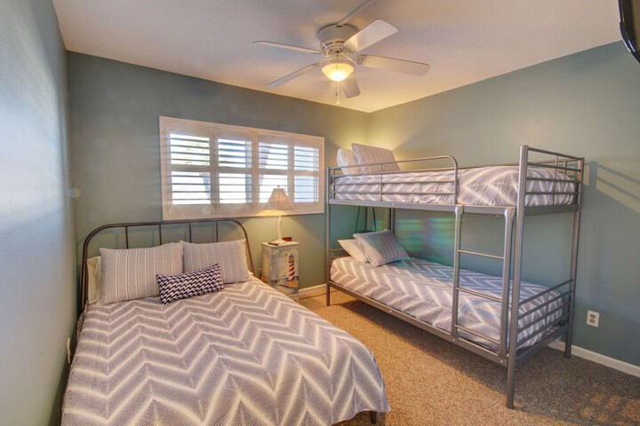 Room 5 of 36