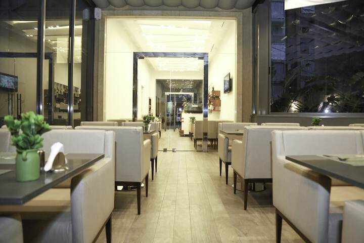 Lounge 59 of 76